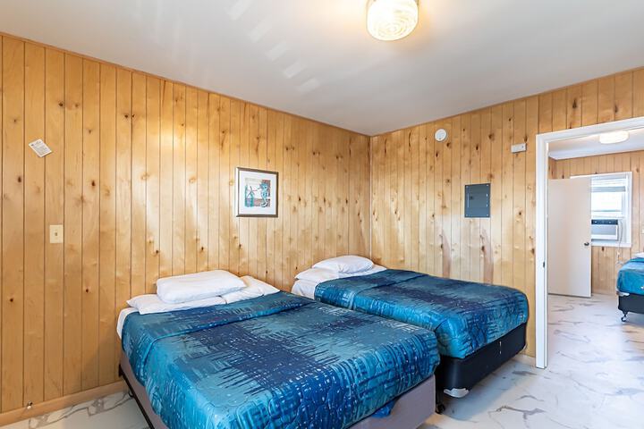 Room 42 of 61