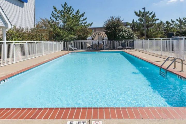 Pool 1 of 18