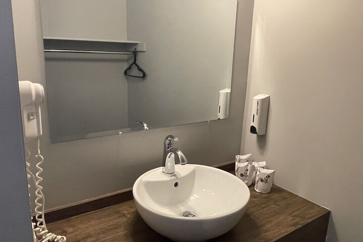 Room 32 of 38