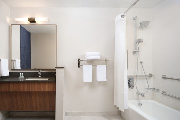 Room 15 of 26
