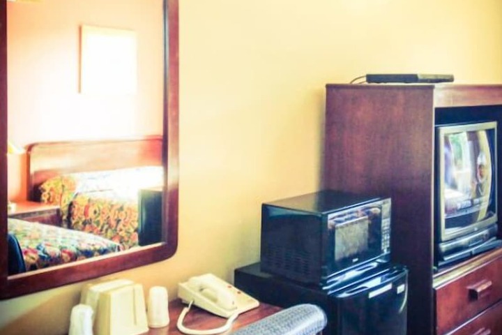 Room 17 of 33