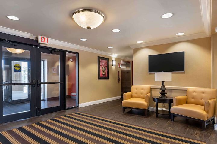 Hotel Interior 11 of 28