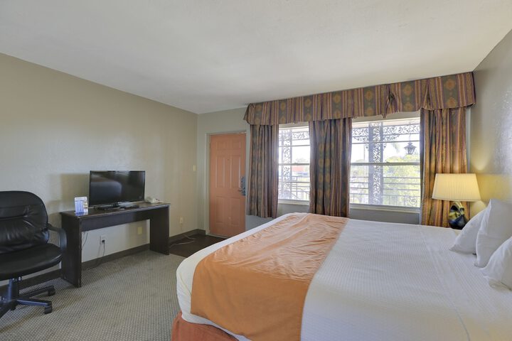 Room 16 of 28