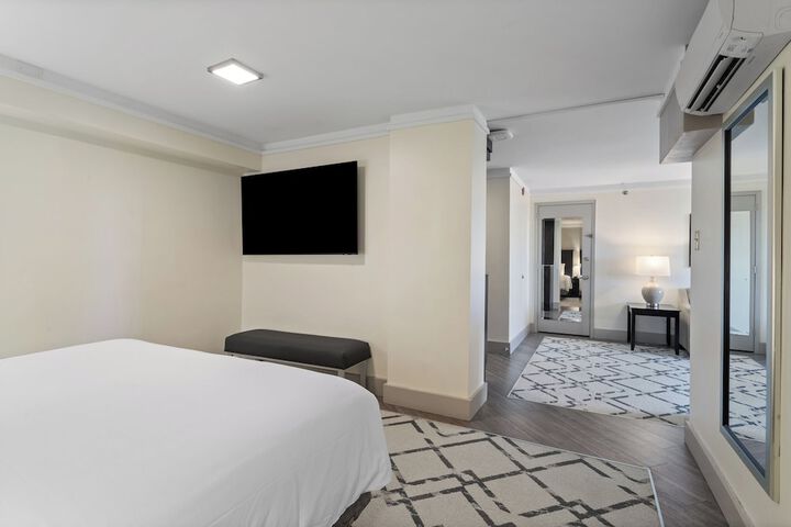 Crowne Plaza Executive Center Baton Rouge by IHG