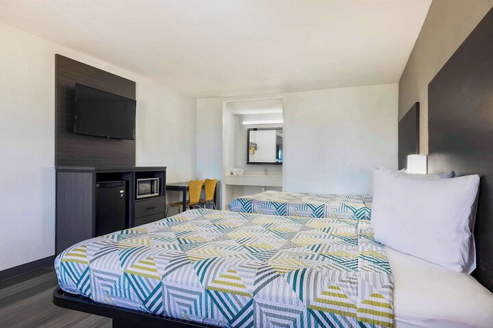 Room 8 of 27