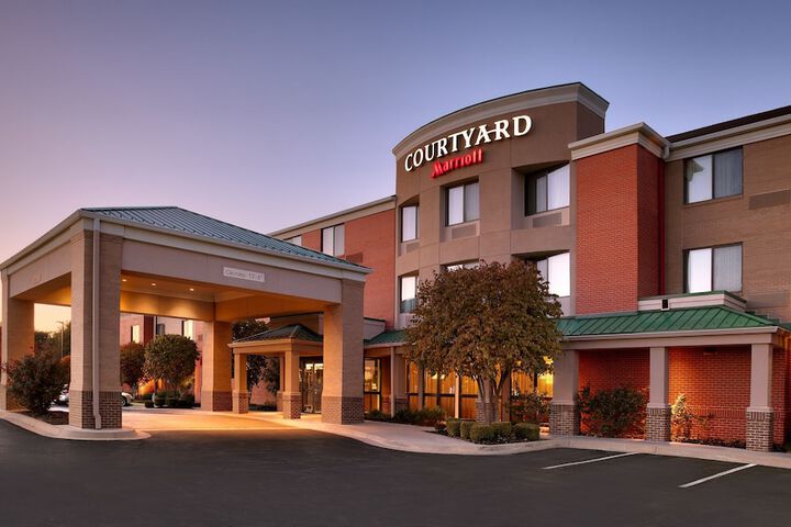 Courtyard by Marriott Kansas City Shawnee