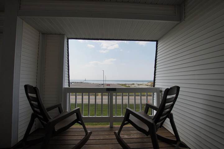 Snyders Shoreline Inn