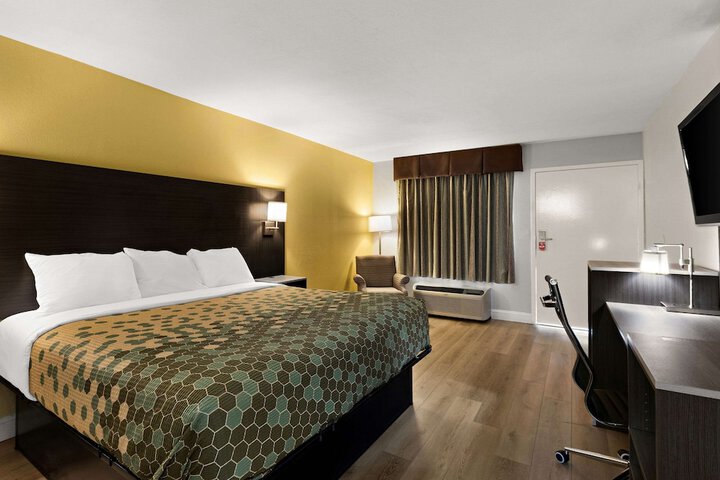 Room 16 of 34