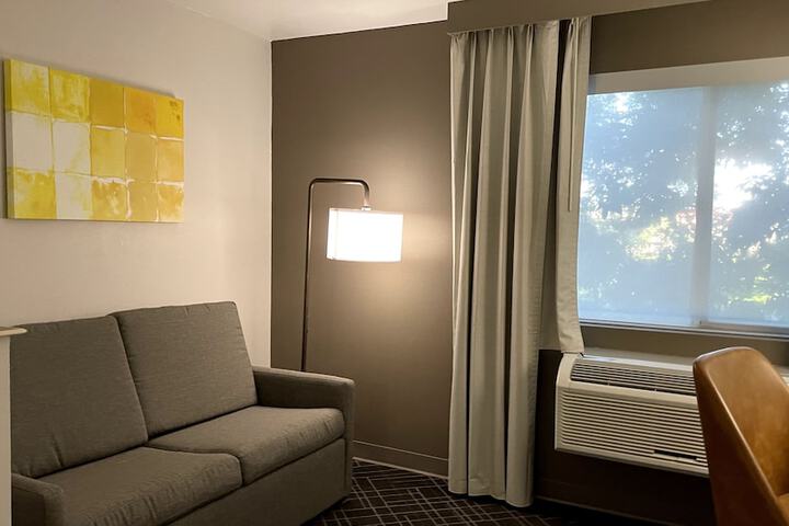 Room 22 of 38