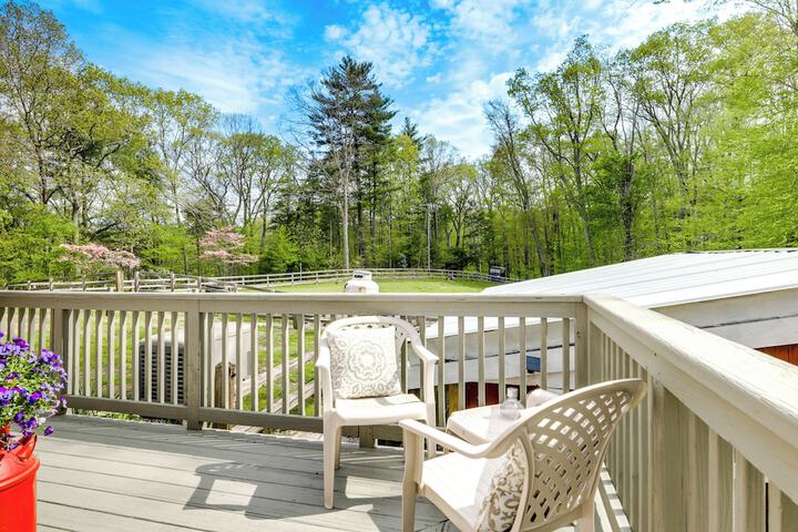 Killingly Barnyard Studio in Wine Country!