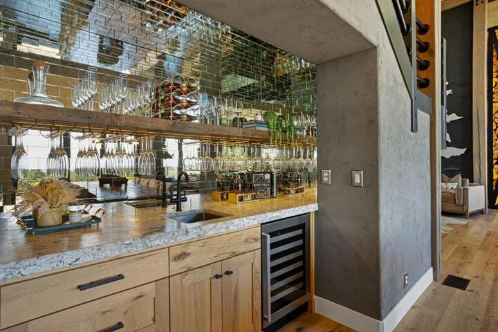 Escape to Wine Country Luxurious Getaway Awaits