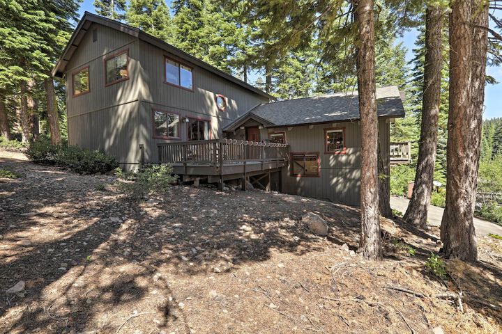 North Lake Tahoe Cabin: 4 Mi to the Beach!