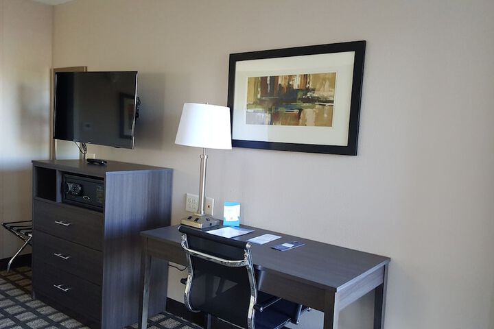 Baymont by Wyndham Clarksville