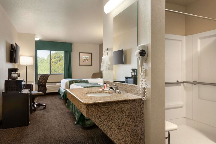 Room 14 of 20