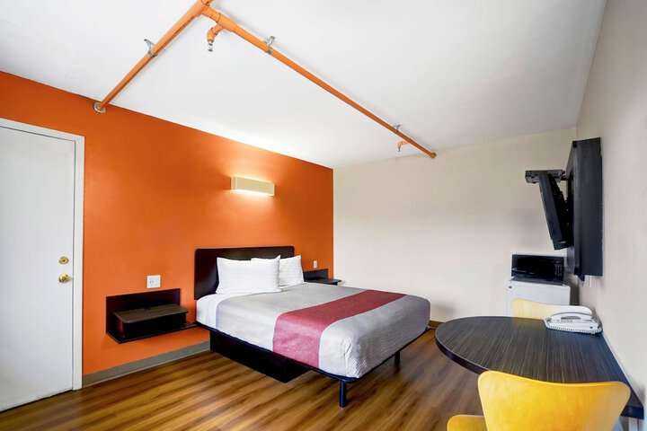 Room 16 of 25