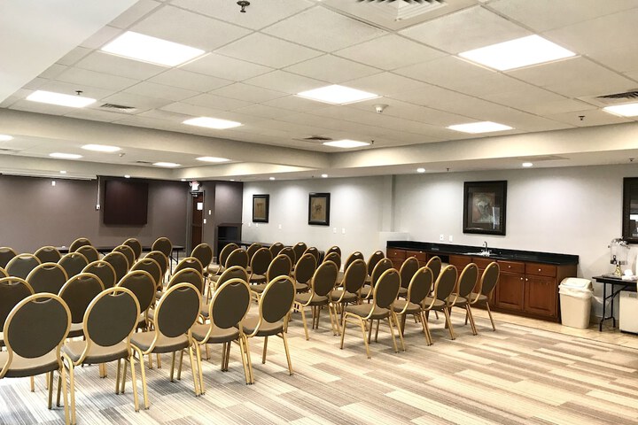 Holiday Inn Express & Suites Somerset Central by IHG