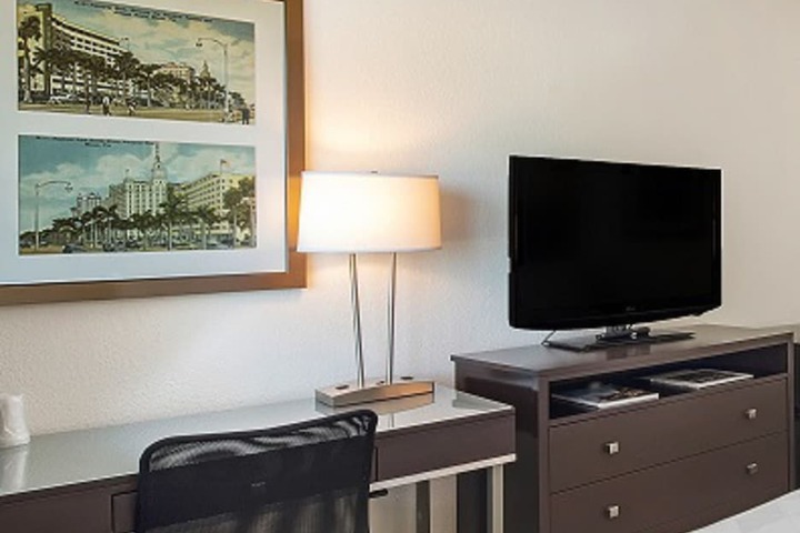 Room 32 of 65