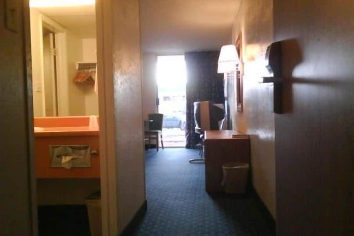 Room 10 of 15