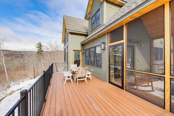 Mountain-view Home in Stoneham w / Hot Yoga Studio!