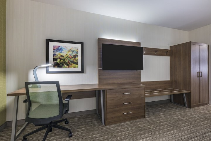 Room 11 of 36