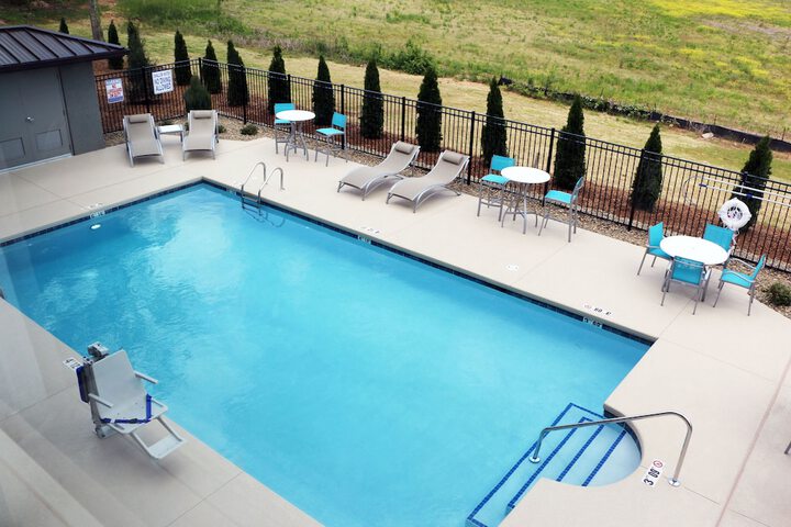 Pool 11 of 33