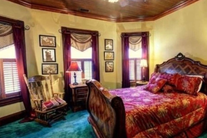 Room 15 of 25