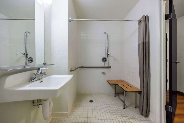 Room 13 of 25