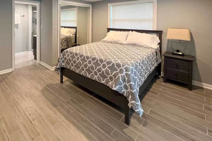 Renovated Port Richey Oasis w / Lanai + Grill!