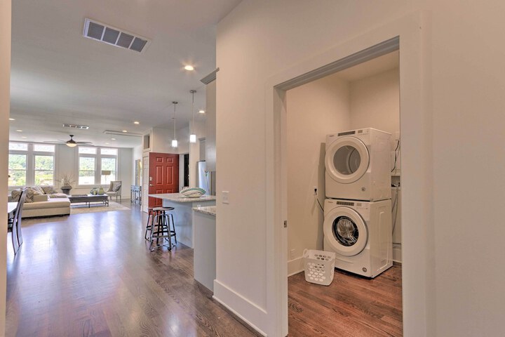 Modern Main St. Apt in Downtown Waynesville!