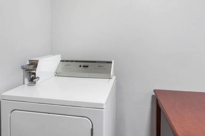 Room 16 of 27