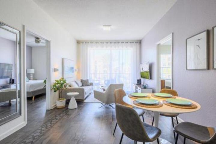Brand New Super Cool Fountain View Condo by Main Pool Near Parks & OCCCC