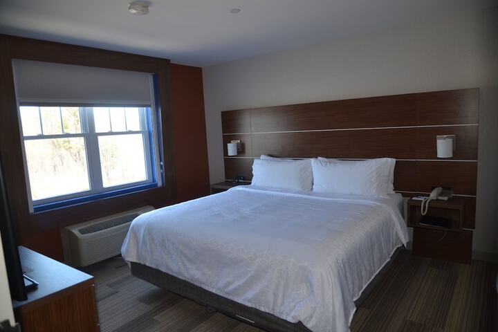 Room 16 of 40