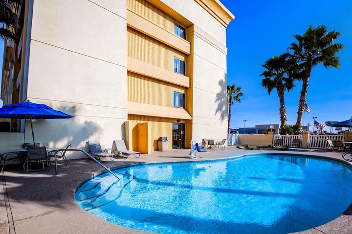 Pool 5 of 30
