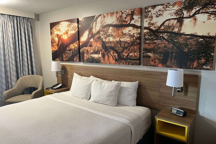 Room 17 of 37