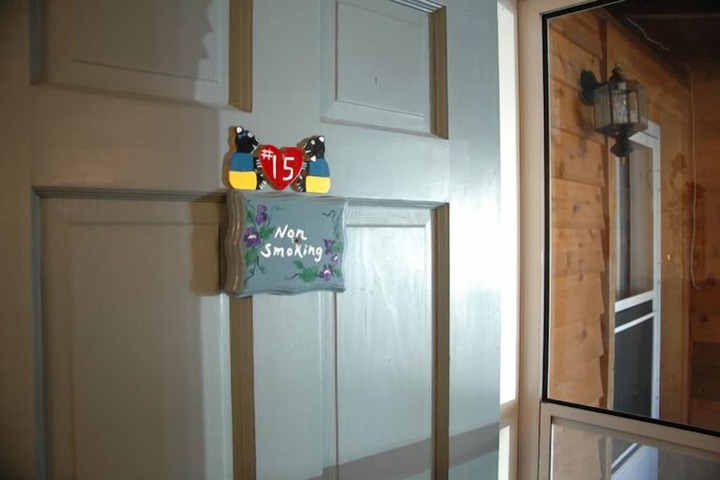 Room 49 of 191