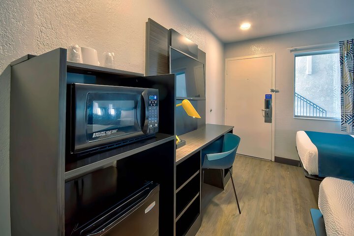 Room 16 of 25