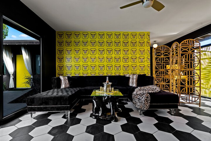Lounge 26 of 26
