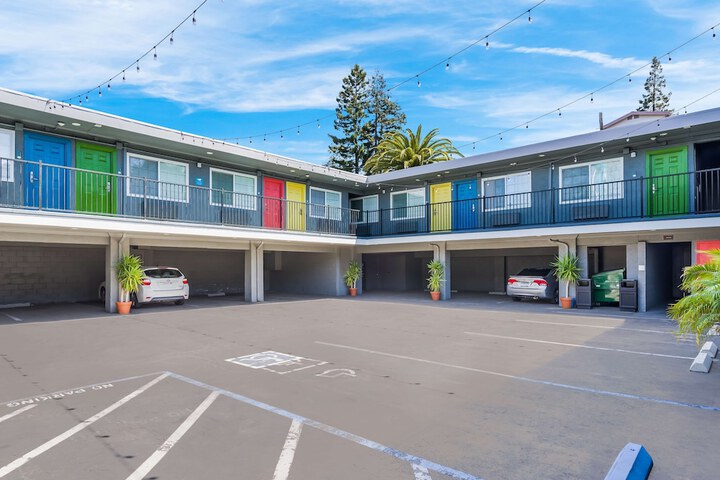 Hotel 3 of 68