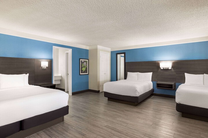 Room 21 of 32