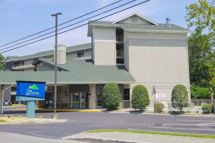 Twin Mountain Inn & Suites