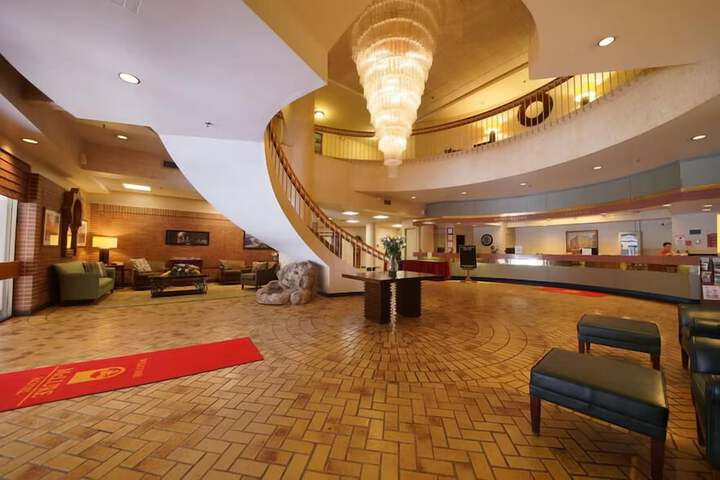 McLure Inn and Suites