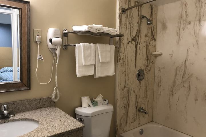 Chisholms Motor Inn