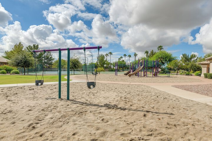 Pool & Golf Course Views: Family Home in Gilbert