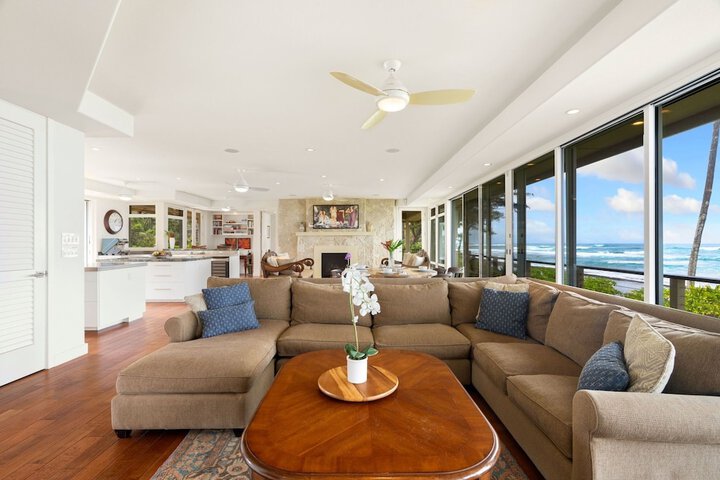 King Hale 4 Bedroom Home by RedAwning