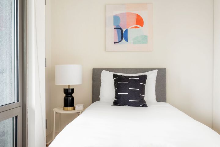 Room 33 of 107