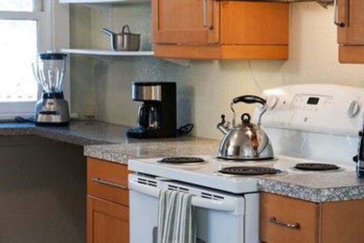 2BR Bay View Bungalow in Poulsbo by RedAwning
