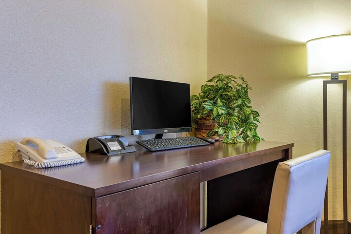 Comfort Inn & Suites Pittsburg KS