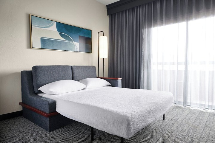 Courtyard by Marriott St. Louis Creve Coeur