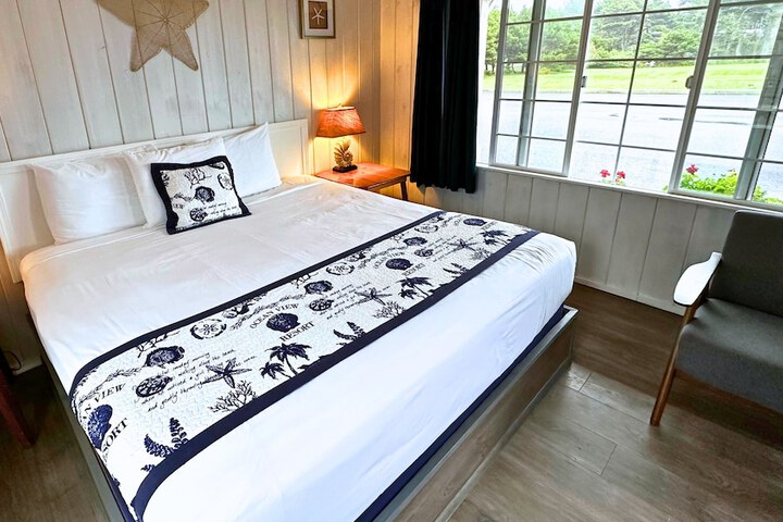 Tillicum Beach Motel (Deanes Oceanfront Lodge)