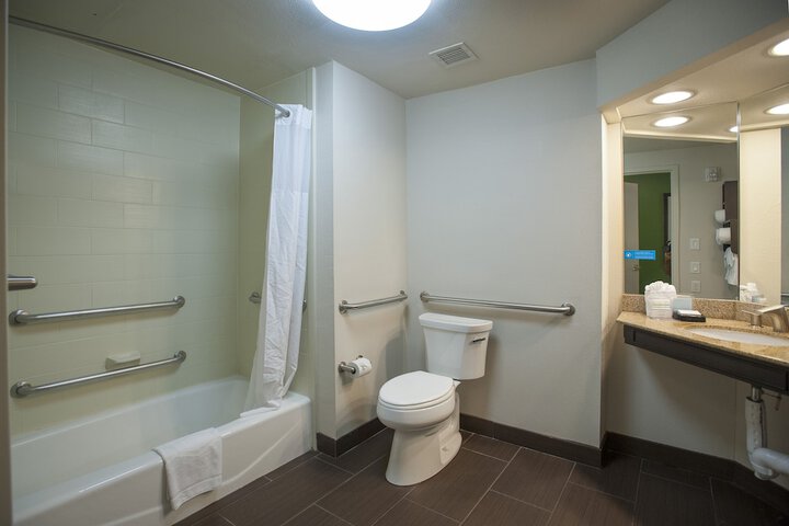 Room 28 of 108